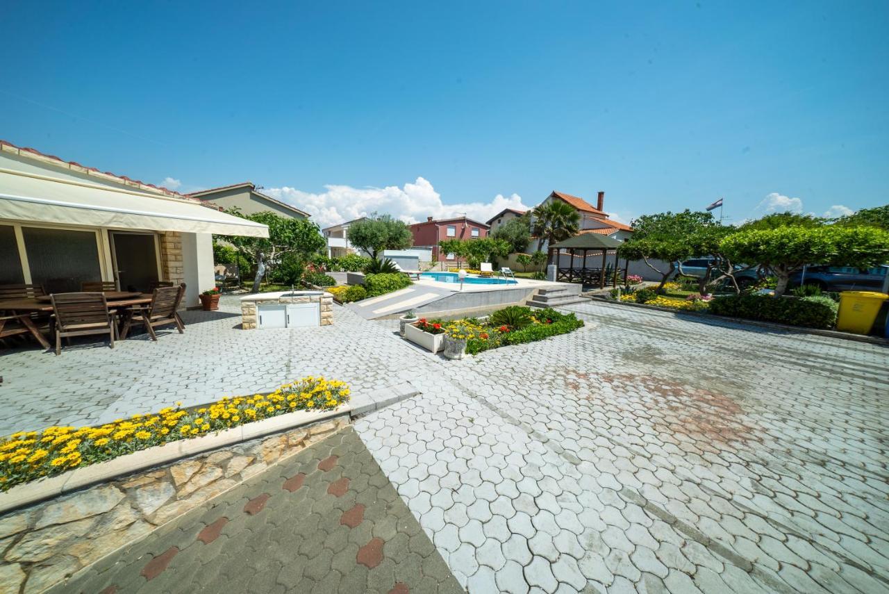 Villa Lulic Vir Eksteriør billede
